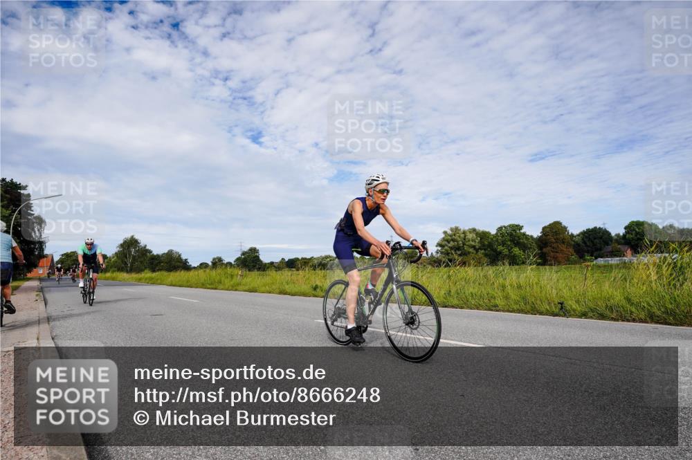 31.08.2025 - Elbe Triathlon Hamburg Michael Burmester http://msf.ph/oto/8666248 31.08.2025 10:26:28 Radfahren 905, 934, 951, 980, 1103, 1108, 1149 meine-sportfotos.de