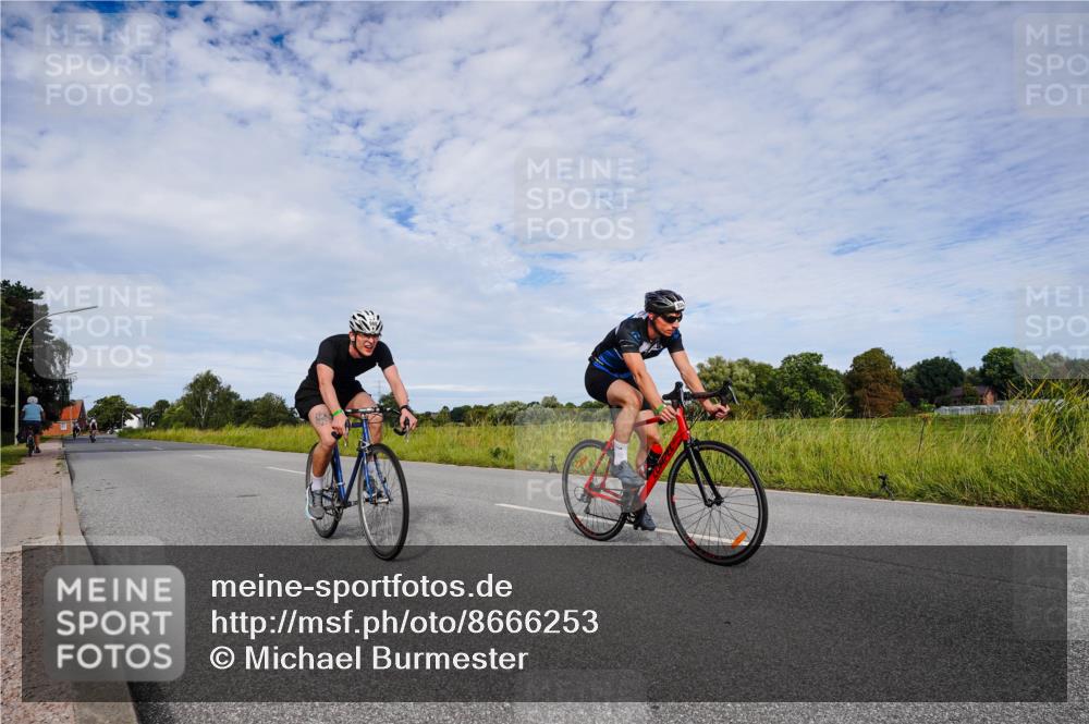 31.08.2025 - Elbe Triathlon Hamburg Michael Burmester http://msf.ph/oto/8666253 31.08.2025 10:26:32 Radfahren 785, 934, 951, 980 meine-sportfotos.de