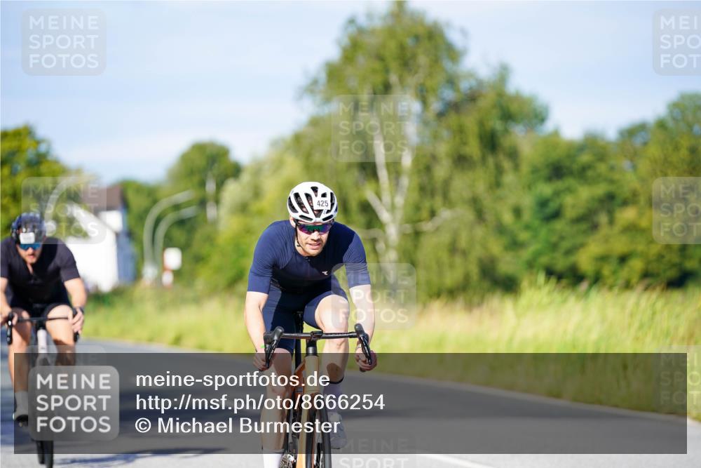 31.08.2025 - Elbe Triathlon Hamburg Michael Burmester http://msf.ph/oto/8666254 31.08.2025 09:35:12 Radfahren 250, 425, 446, 532, 730, 766 meine-sportfotos.de