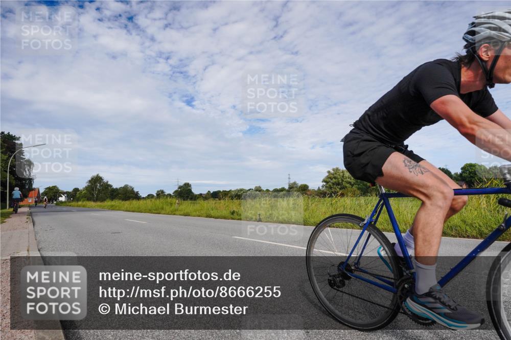 31.08.2025 - Elbe Triathlon Hamburg Michael Burmester http://msf.ph/oto/8666255 31.08.2025 10:26:33 Radfahren 785, 934, 980 meine-sportfotos.de