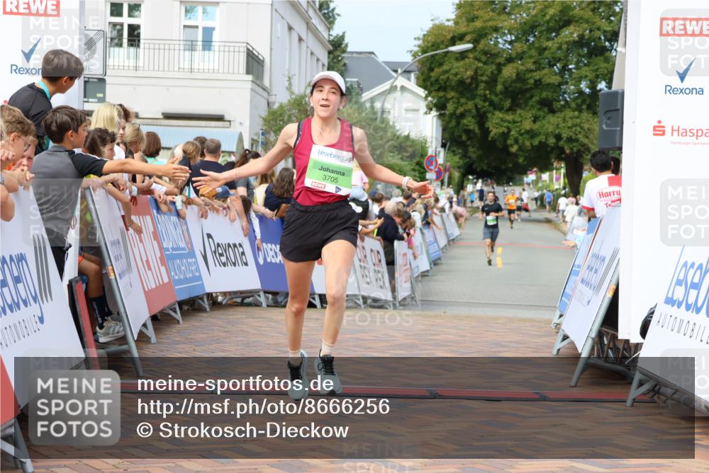 31.08.2025 - 21. Blankeneser Heldenlauf Strokosch-Dieckow http://msf.ph/oto/8666256 31.08.2025 10:58:40 Ziel 3064, 3651, 3705, 3457 meine-sportfotos.de