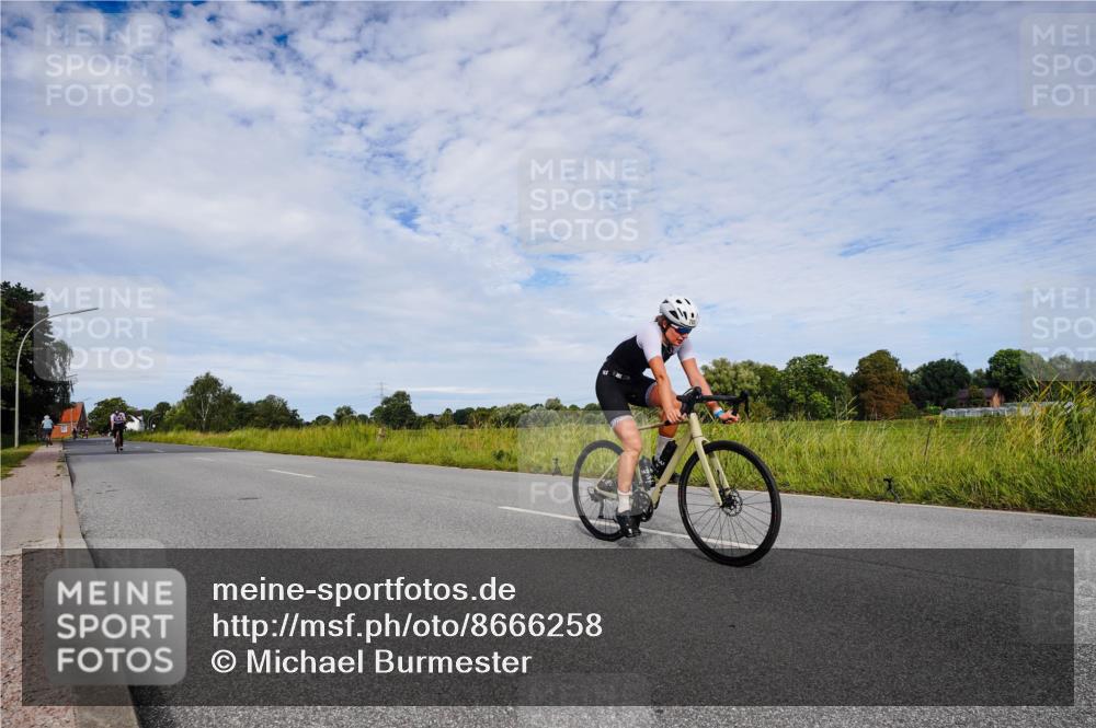 31.08.2025 - Elbe Triathlon Hamburg Michael Burmester http://msf.ph/oto/8666258 31.08.2025 10:26:38 Radfahren 785, 1010 meine-sportfotos.de