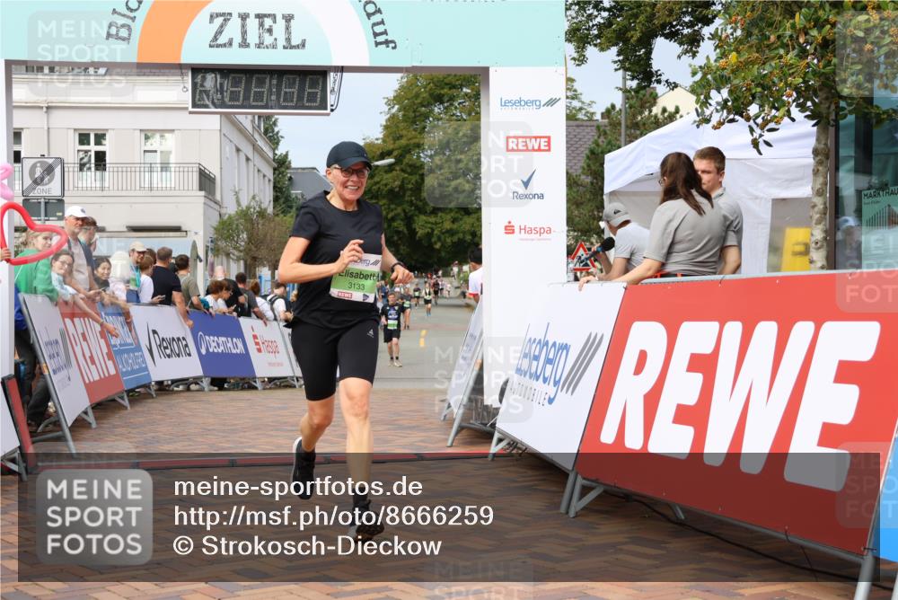 31.08.2025 - 21. Blankeneser Heldenlauf Strokosch-Dieckow http://msf.ph/oto/8666259 31.08.2025 11:17:12 Ziel 3698, 3366, 3133 meine-sportfotos.de