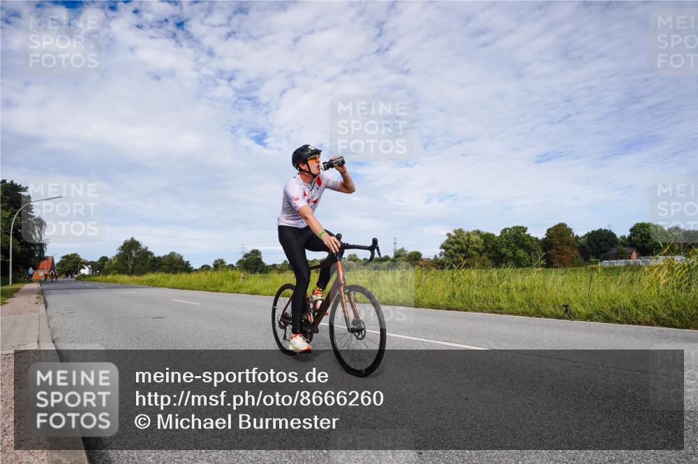 31.08.2025 - Elbe Triathlon Hamburg Michael Burmester http://msf.ph/oto/8666260 31.08.2025 10:26:41 Radfahren 1010 meine-sportfotos.de