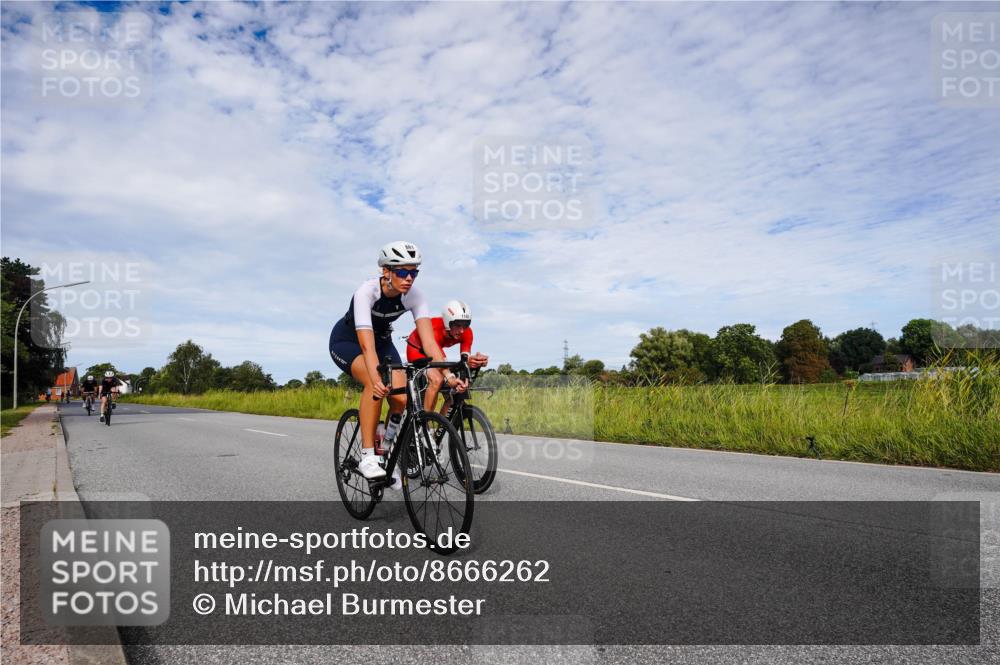 31.08.2025 - Elbe Triathlon Hamburg Michael Burmester http://msf.ph/oto/8666262 31.08.2025 10:26:50 Radfahren 801, 840, 987, 1145 meine-sportfotos.de