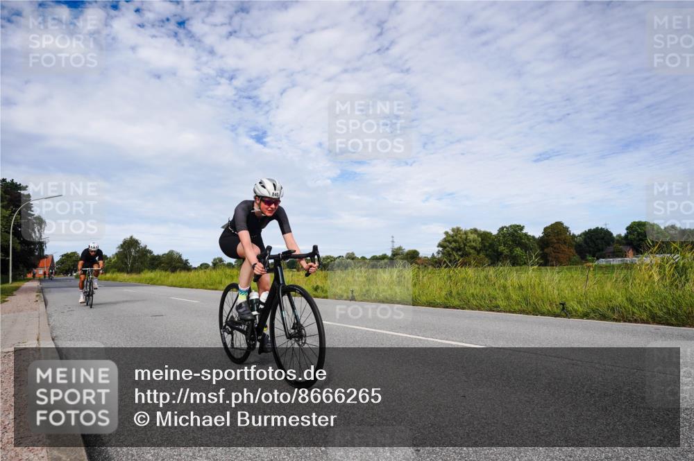 31.08.2025 - Elbe Triathlon Hamburg Michael Burmester http://msf.ph/oto/8666265 31.08.2025 10:26:51 Radfahren 801, 840, 987, 992, 1145 meine-sportfotos.de