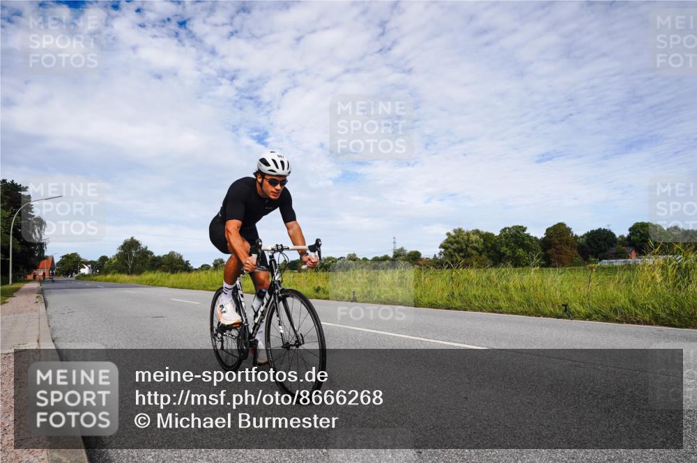 31.08.2025 - Elbe Triathlon Hamburg Michael Burmester http://msf.ph/oto/8666268 31.08.2025 10:26:52 Radfahren 801, 840, 987, 992, 1145 meine-sportfotos.de
