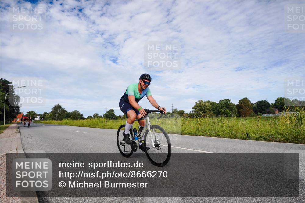 31.08.2025 - Elbe Triathlon Hamburg Michael Burmester http://msf.ph/oto/8666270 31.08.2025 10:26:59 Radfahren 830, 853, 992, 993 meine-sportfotos.de
