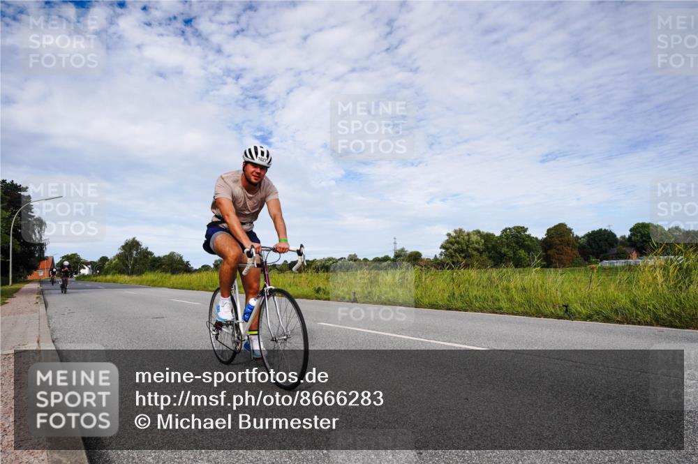 31.08.2025 - Elbe Triathlon Hamburg Michael Burmester http://msf.ph/oto/8666283 31.08.2025 10:27:16 Radfahren 882, 1013, 1027, 1105, 1129 meine-sportfotos.de