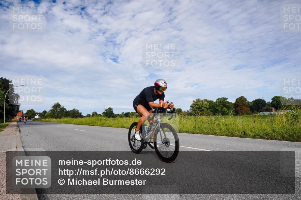 31.08.2025 - Elbe Triathlon Hamburg Michael Burmester http://msf.ph/oto/8666292 31.08.2025 10:27:32 Radfahren 665, 1038 meine-sportfotos.de