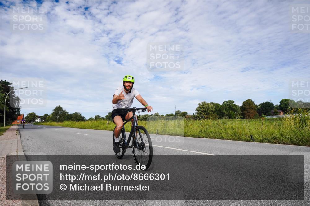 31.08.2025 - Elbe Triathlon Hamburg Michael Burmester http://msf.ph/oto/8666301 31.08.2025 10:27:42 Radfahren 797, 941, 1038, 1059 meine-sportfotos.de