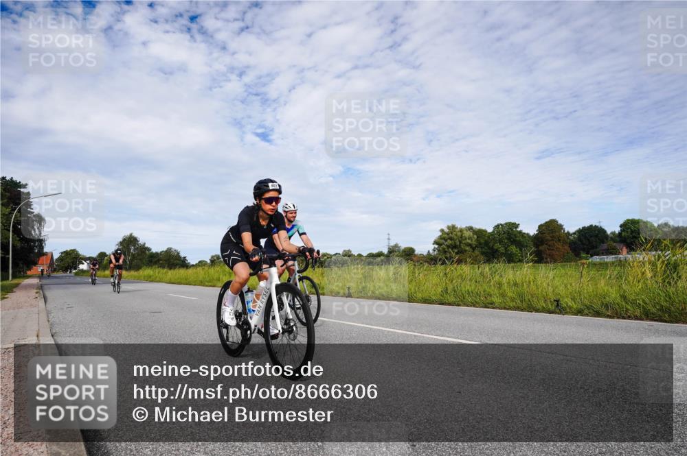 31.08.2025 - Elbe Triathlon Hamburg Michael Burmester http://msf.ph/oto/8666306 31.08.2025 10:27:50 Radfahren 401, 779, 1057, 1098, 1148 meine-sportfotos.de