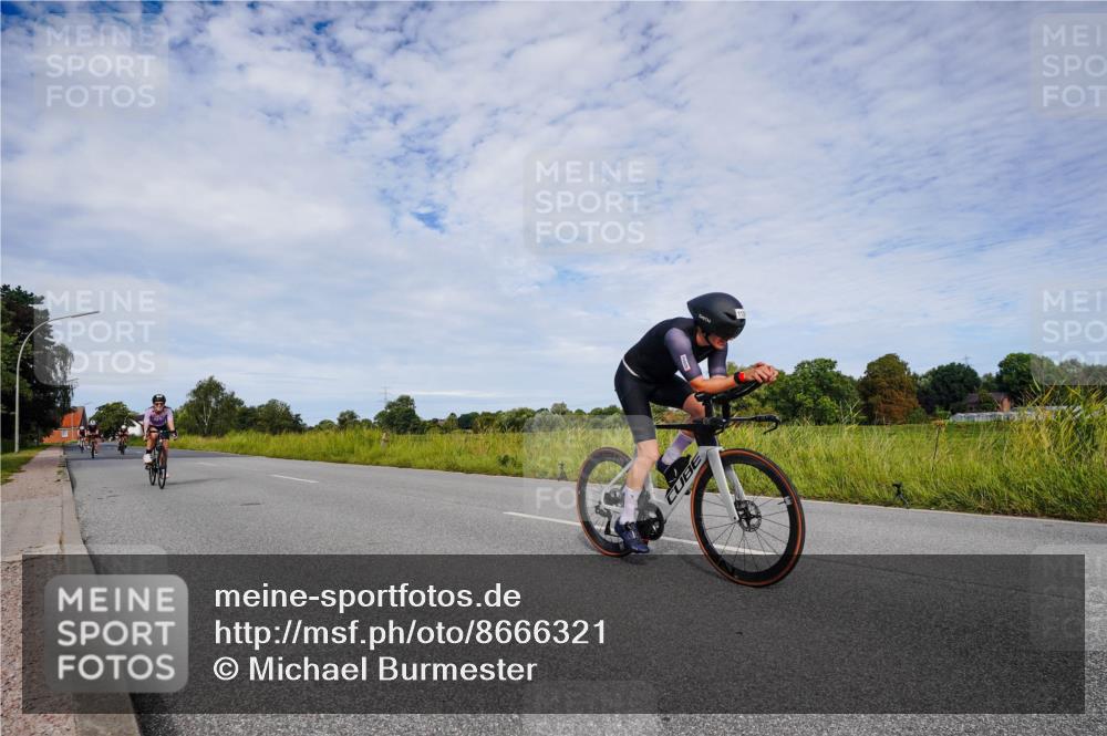 31.08.2025 - Elbe Triathlon Hamburg Michael Burmester http://msf.ph/oto/8666321 31.08.2025 10:28:12 Radfahren 799, 813, 817, 866 meine-sportfotos.de