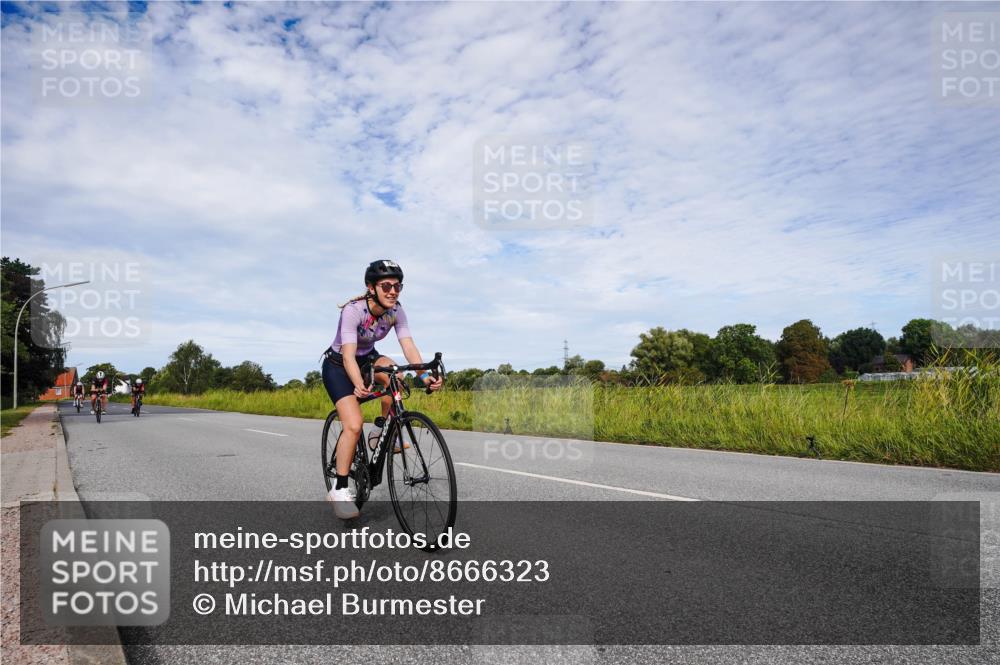 31.08.2025 - Elbe Triathlon Hamburg Michael Burmester http://msf.ph/oto/8666323 31.08.2025 10:28:13 Radfahren 799, 813, 817, 866 meine-sportfotos.de