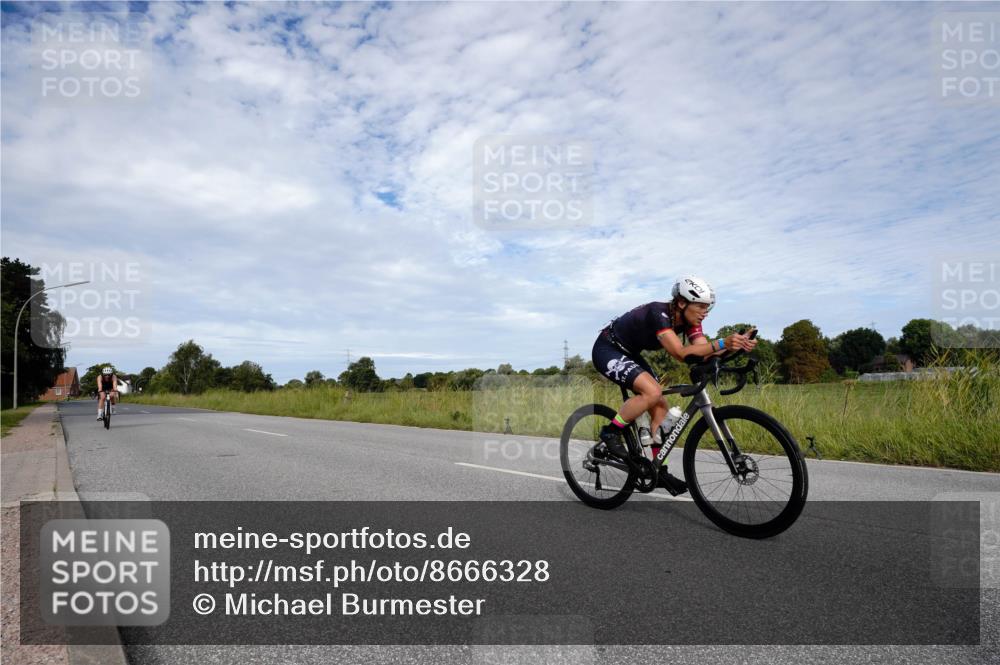 31.08.2025 - Elbe Triathlon Hamburg Michael Burmester http://msf.ph/oto/8666328 31.08.2025 10:28:16 Radfahren 799, 813, 817, 866 meine-sportfotos.de