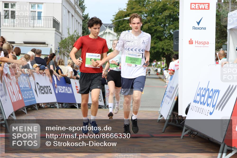 31.08.2025 - 21. Blankeneser Heldenlauf Strokosch-Dieckow http://msf.ph/oto/8666330 31.08.2025 10:58:35 Ziel 3064, 3651, 3457 meine-sportfotos.de