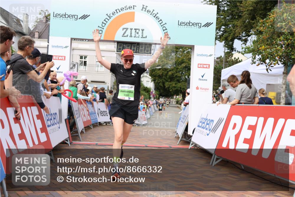 31.08.2025 - 21. Blankeneser Heldenlauf Strokosch-Dieckow http://msf.ph/oto/8666332 31.08.2025 11:17:09 Ziel 3698, 3641, 3708, 3366, 3133 meine-sportfotos.de