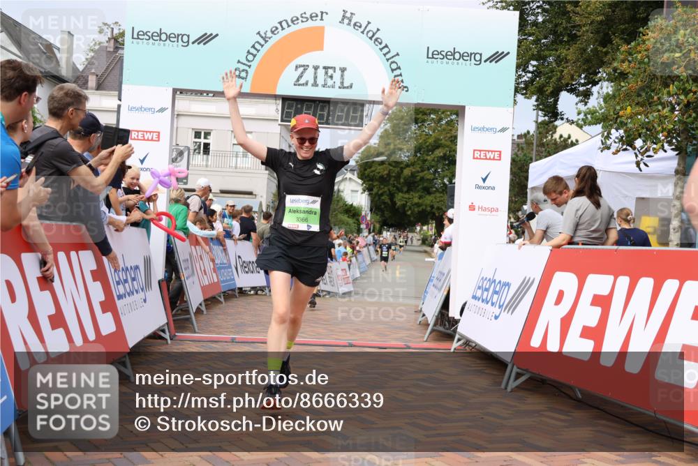 31.08.2025 - 21. Blankeneser Heldenlauf Strokosch-Dieckow http://msf.ph/oto/8666339 31.08.2025 11:17:09 Ziel 3698, 3641, 3708, 3366, 3133 meine-sportfotos.de