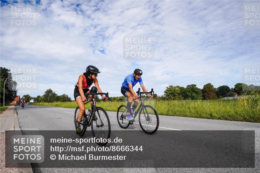 31.08.2025 - Elbe Triathlon Hamburg Michael Burmester http://msf.ph/oto/8666344 31.08.2025 10:28:38 Radfahren 701, 748, 789, 876, 913, 991, 1123 meine-sportfotos.de