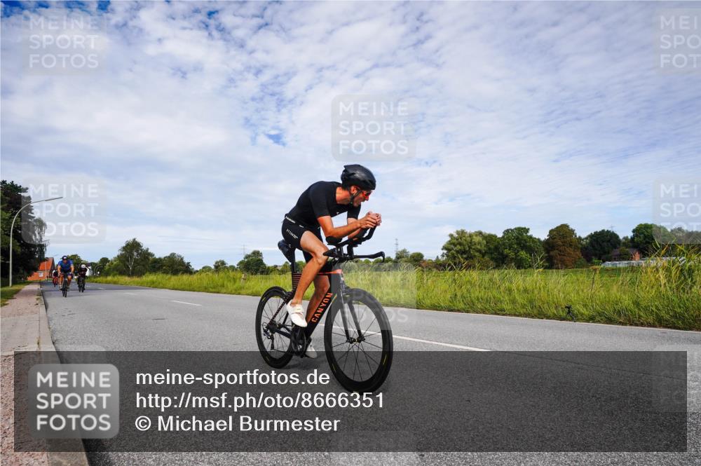 31.08.2025 - Elbe Triathlon Hamburg Michael Burmester http://msf.ph/oto/8666351 31.08.2025 10:28:43 Radfahren 701, 789, 852, 913, 991, 1123, 1219 meine-sportfotos.de