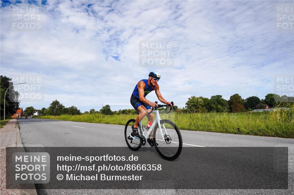 31.08.2025 - Elbe Triathlon Hamburg Michael Burmester http://msf.ph/oto/8666358 31.08.2025 10:28:49 Radfahren 833, 852, 884, 1160, 1219 meine-sportfotos.de