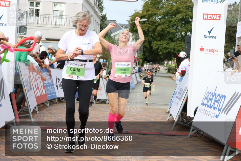 31.08.2025 - 21. Blankeneser Heldenlauf Strokosch-Dieckow http://msf.ph/oto/8666360 31.08.2025 11:17:02 Ziel 3698, 3641, 3708, 3715 meine-sportfotos.de