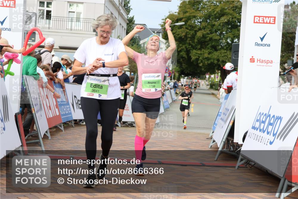 31.08.2025 - 21. Blankeneser Heldenlauf Strokosch-Dieckow http://msf.ph/oto/8666366 31.08.2025 11:17:02 Ziel 3698, 3641, 3708, 3715 meine-sportfotos.de