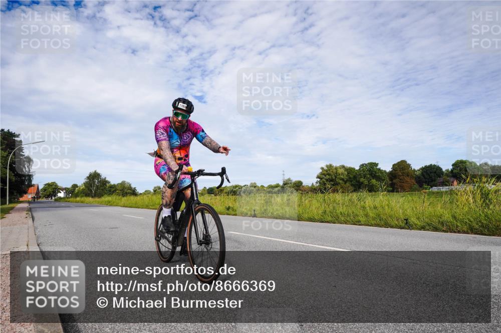 31.08.2025 - Elbe Triathlon Hamburg Michael Burmester http://msf.ph/oto/8666369 31.08.2025 10:29:09 Radfahren  meine-sportfotos.de