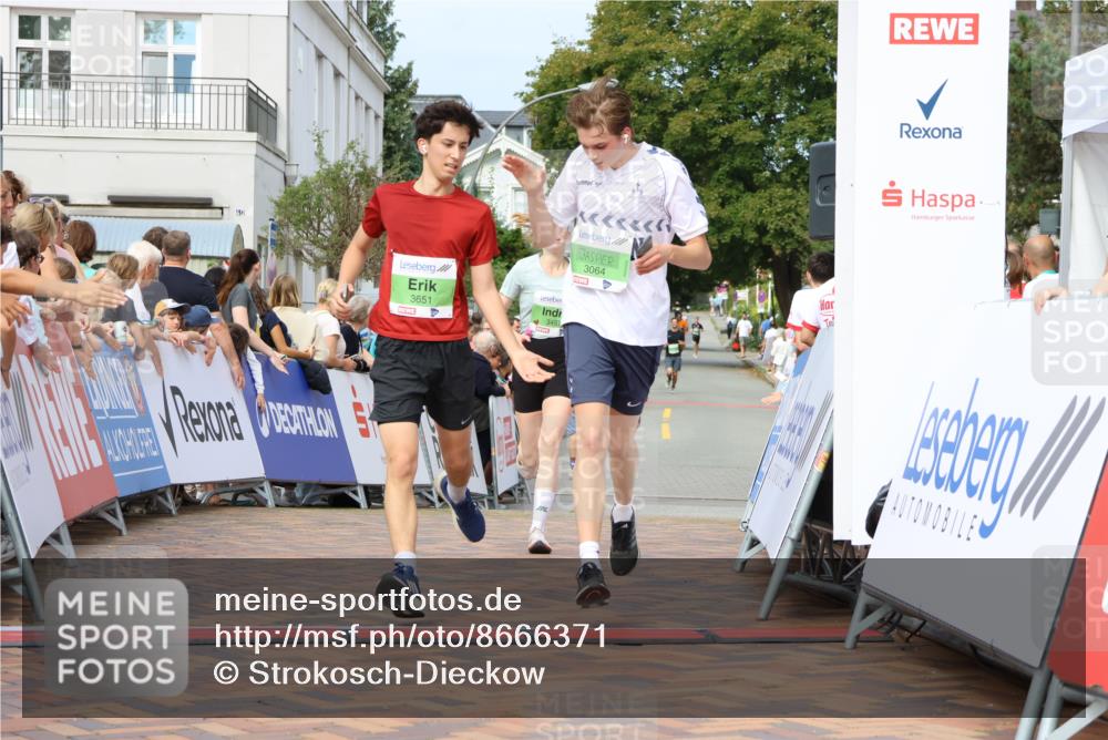 31.08.2025 - 21. Blankeneser Heldenlauf Strokosch-Dieckow http://msf.ph/oto/8666371 31.08.2025 10:58:35 Ziel 3064, 3651, 3457 meine-sportfotos.de