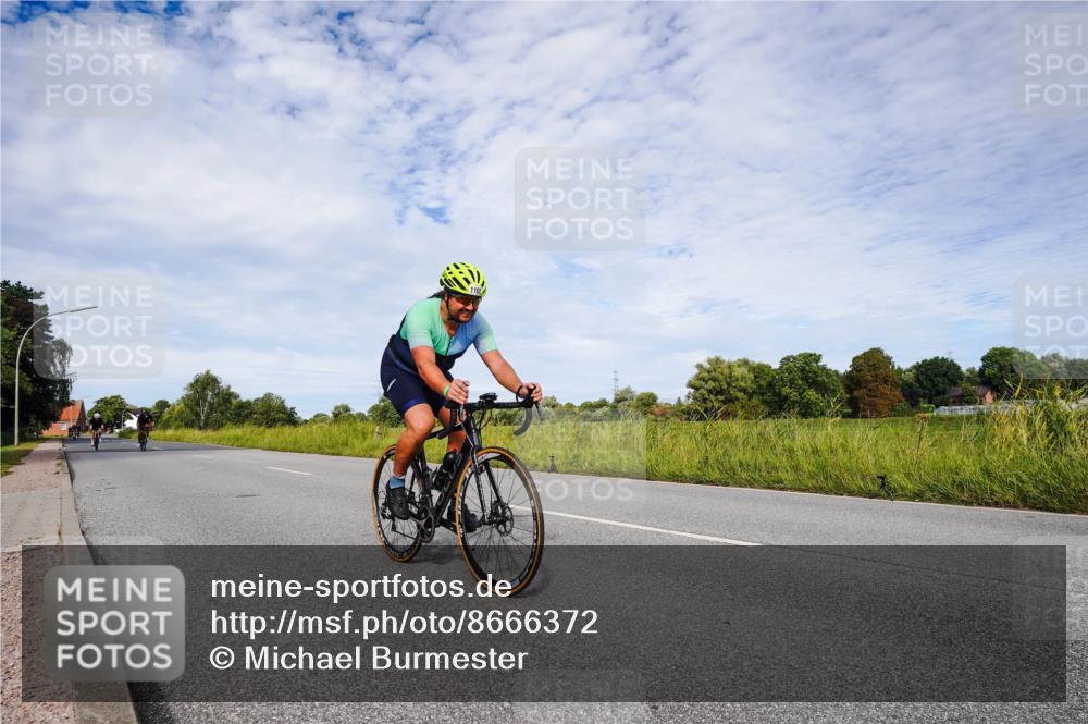 31.08.2025 - Elbe Triathlon Hamburg Michael Burmester http://msf.ph/oto/8666372 31.08.2025 10:29:19 Radfahren 837, 1102, 1183, 1196 meine-sportfotos.de