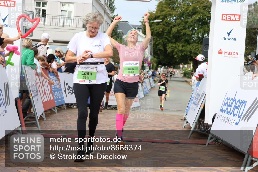 31.08.2025 - 21. Blankeneser Heldenlauf Strokosch-Dieckow http://msf.ph/oto/8666374 31.08.2025 11:17:02 Ziel 3698, 3641, 3708, 3715 meine-sportfotos.de