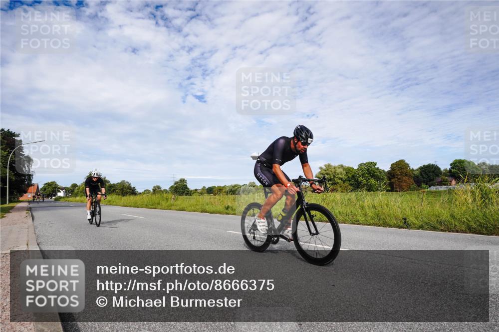 31.08.2025 - Elbe Triathlon Hamburg Michael Burmester http://msf.ph/oto/8666375 31.08.2025 10:29:22 Radfahren 667, 711, 837, 1102, 1183, 1196 meine-sportfotos.de