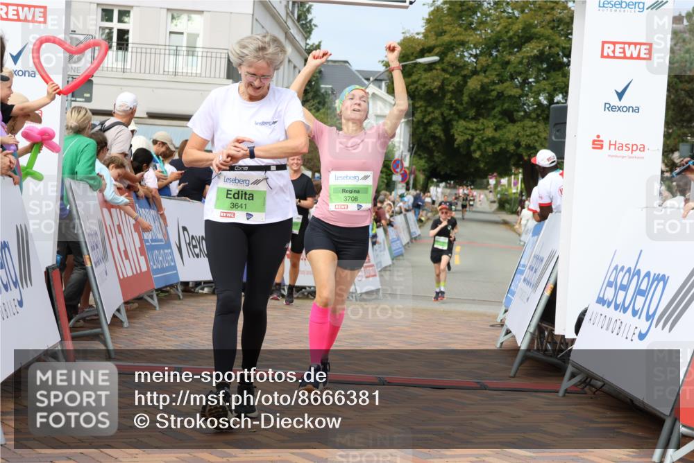 31.08.2025 - 21. Blankeneser Heldenlauf Strokosch-Dieckow http://msf.ph/oto/8666381 31.08.2025 11:17:02 Ziel 3698, 3641, 3708, 3715 meine-sportfotos.de