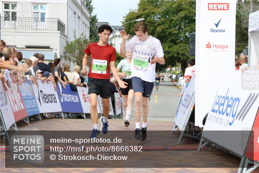 31.08.2025 - 21. Blankeneser Heldenlauf Strokosch-Dieckow http://msf.ph/oto/8666382 31.08.2025 10:58:35 Ziel 3064, 3651, 3457 meine-sportfotos.de