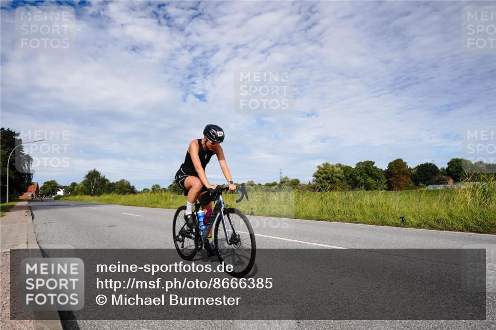 31.08.2025 - Elbe Triathlon Hamburg Michael Burmester http://msf.ph/oto/8666385 31.08.2025 10:29:39 Radfahren 851, 916 meine-sportfotos.de