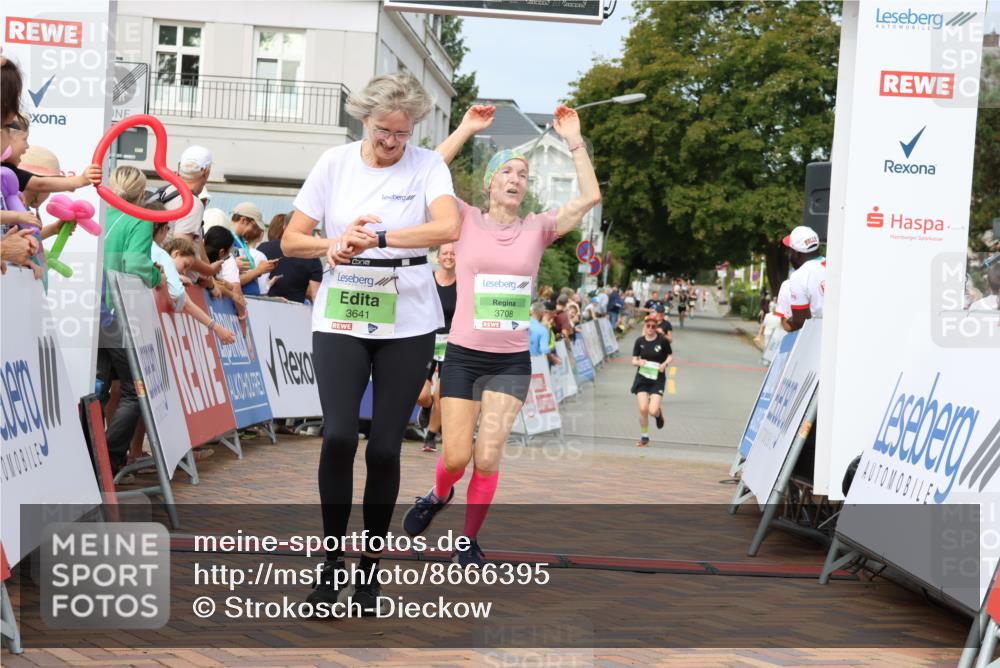 31.08.2025 - 21. Blankeneser Heldenlauf Strokosch-Dieckow http://msf.ph/oto/8666395 31.08.2025 11:17:01 Ziel 3698, 3641, 3708, 3715 meine-sportfotos.de