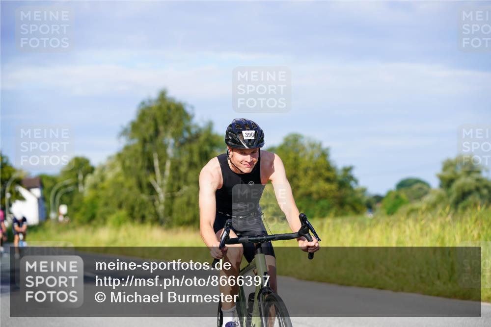 31.08.2025 - Elbe Triathlon Hamburg Michael Burmester http://msf.ph/oto/8666397 31.08.2025 09:36:14 Radfahren 327, 372, 390, 483, 561, 744, 761 meine-sportfotos.de