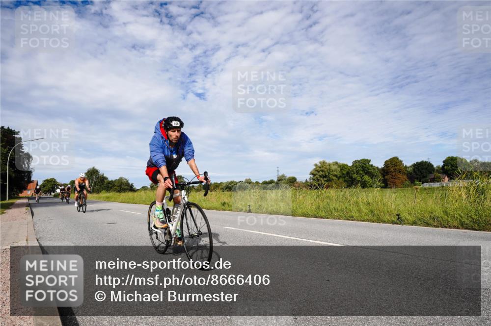 31.08.2025 - Elbe Triathlon Hamburg Michael Burmester http://msf.ph/oto/8666406 31.08.2025 10:29:59 Radfahren 606, 870, 887, 888, 1011, 1155, 1180, 1202 meine-sportfotos.de