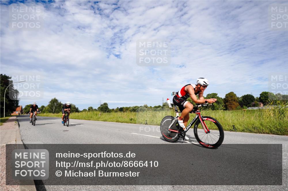 31.08.2025 - Elbe Triathlon Hamburg Michael Burmester http://msf.ph/oto/8666410 31.08.2025 10:30:01 Radfahren 606, 870, 887, 1011, 1180, 1202 meine-sportfotos.de