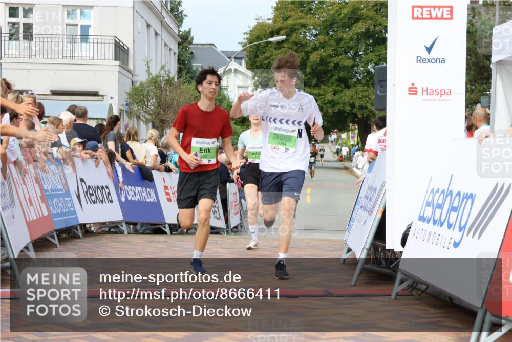 31.08.2025 - 21. Blankeneser Heldenlauf Strokosch-Dieckow http://msf.ph/oto/8666411 31.08.2025 10:58:35 Ziel 3064, 3651, 3457 meine-sportfotos.de