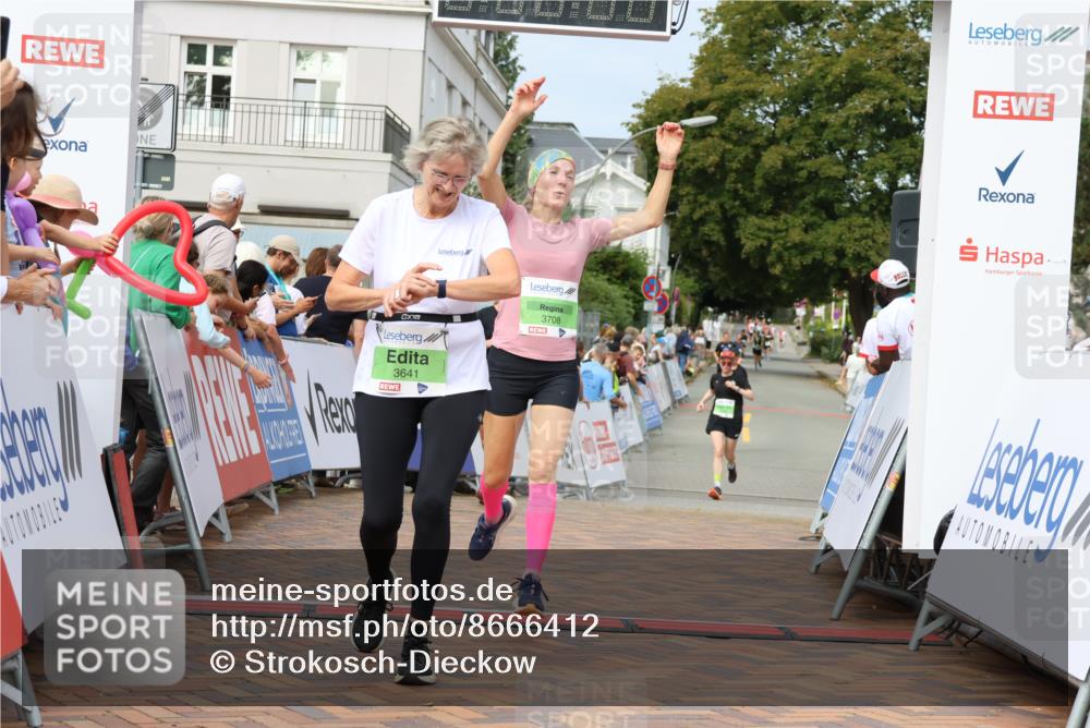 31.08.2025 - 21. Blankeneser Heldenlauf Strokosch-Dieckow http://msf.ph/oto/8666412 31.08.2025 11:17:01 Ziel 3698, 3641, 3708, 3715 meine-sportfotos.de