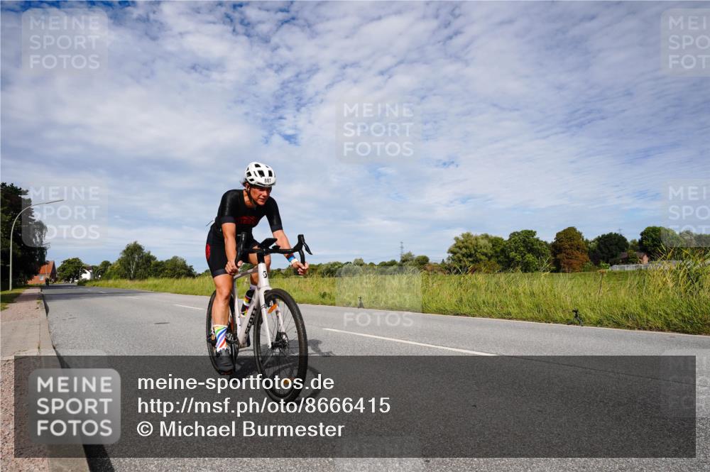31.08.2025 - Elbe Triathlon Hamburg Michael Burmester http://msf.ph/oto/8666415 31.08.2025 10:30:02 Radfahren 606, 887, 1011, 1180, 1202 meine-sportfotos.de