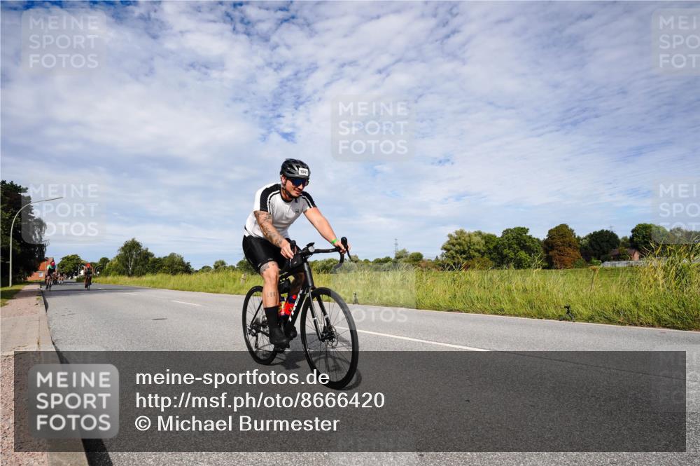 31.08.2025 - Elbe Triathlon Hamburg Michael Burmester http://msf.ph/oto/8666420 31.08.2025 10:30:15 Radfahren 587, 745, 821, 845, 1041 meine-sportfotos.de