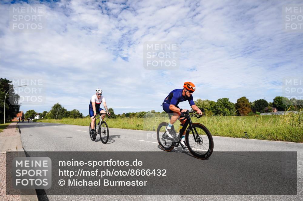 31.08.2025 - Elbe Triathlon Hamburg Michael Burmester http://msf.ph/oto/8666432 31.08.2025 10:30:24 Radfahren 845, 949, 1140, 1209, 1227, 1445 meine-sportfotos.de