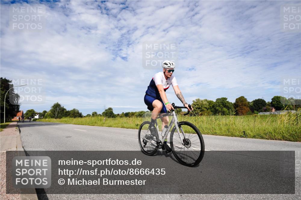 31.08.2025 - Elbe Triathlon Hamburg Michael Burmester http://msf.ph/oto/8666435 31.08.2025 10:30:24 Radfahren 845, 949, 1140, 1209, 1227, 1445 meine-sportfotos.de