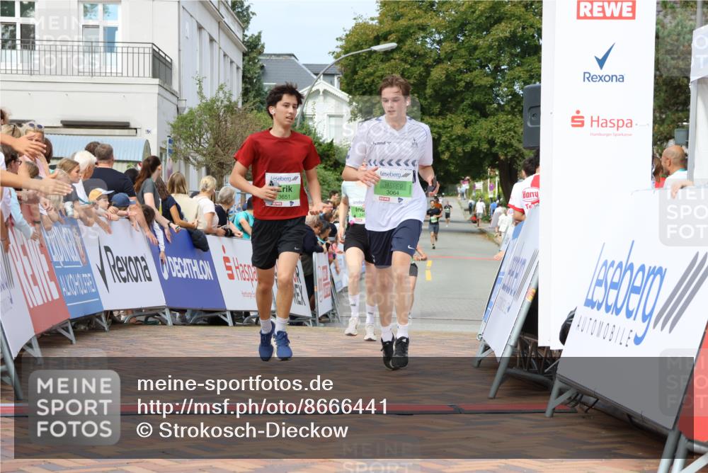 31.08.2025 - 21. Blankeneser Heldenlauf Strokosch-Dieckow http://msf.ph/oto/8666441 31.08.2025 10:58:34 Ziel 3064, 3651, 3457 meine-sportfotos.de