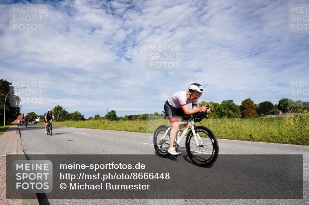 31.08.2025 - Elbe Triathlon Hamburg Michael Burmester http://msf.ph/oto/8666448 31.08.2025 10:30:45 Radfahren 593, 800, 835, 1121, 1164 meine-sportfotos.de