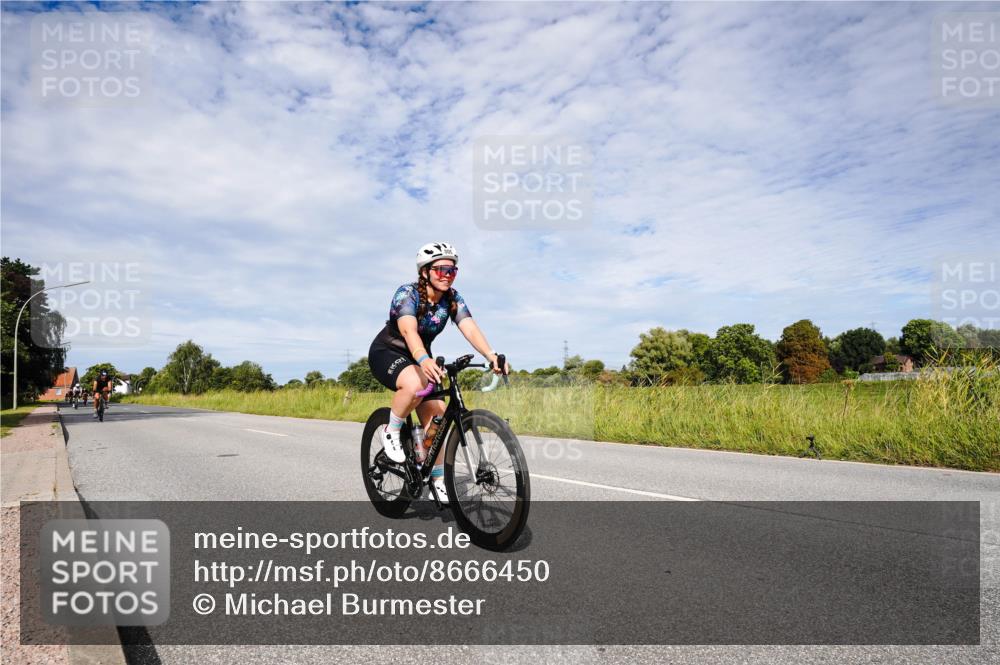 31.08.2025 - Elbe Triathlon Hamburg Michael Burmester http://msf.ph/oto/8666450 31.08.2025 10:30:46 Radfahren 593, 800, 835, 1121, 1164 meine-sportfotos.de