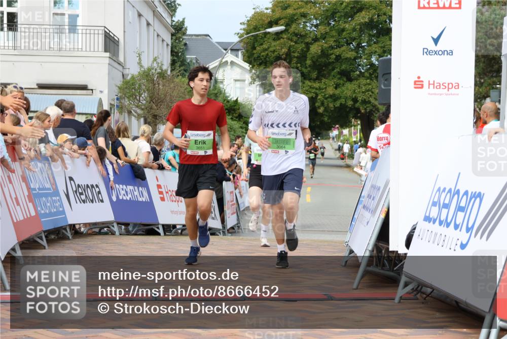 31.08.2025 - 21. Blankeneser Heldenlauf Strokosch-Dieckow http://msf.ph/oto/8666452 31.08.2025 10:58:34 Ziel 3064, 3651, 3457 meine-sportfotos.de