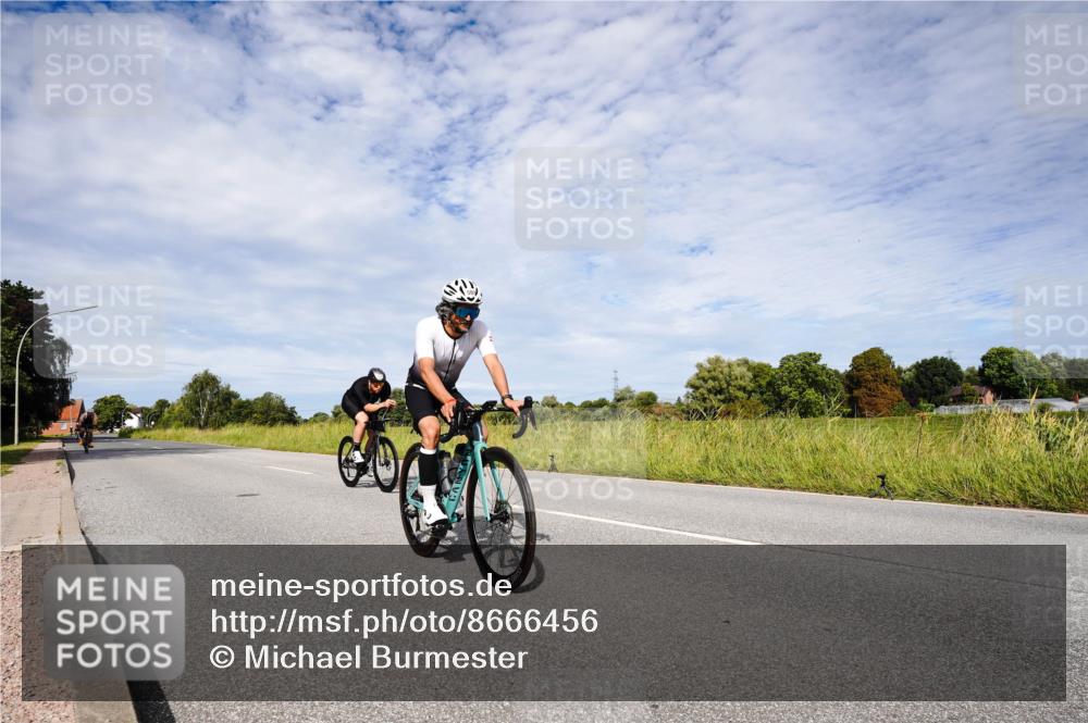 31.08.2025 - Elbe Triathlon Hamburg Michael Burmester http://msf.ph/oto/8666456 31.08.2025 10:30:52 Radfahren 593, 864, 956, 1164 meine-sportfotos.de
